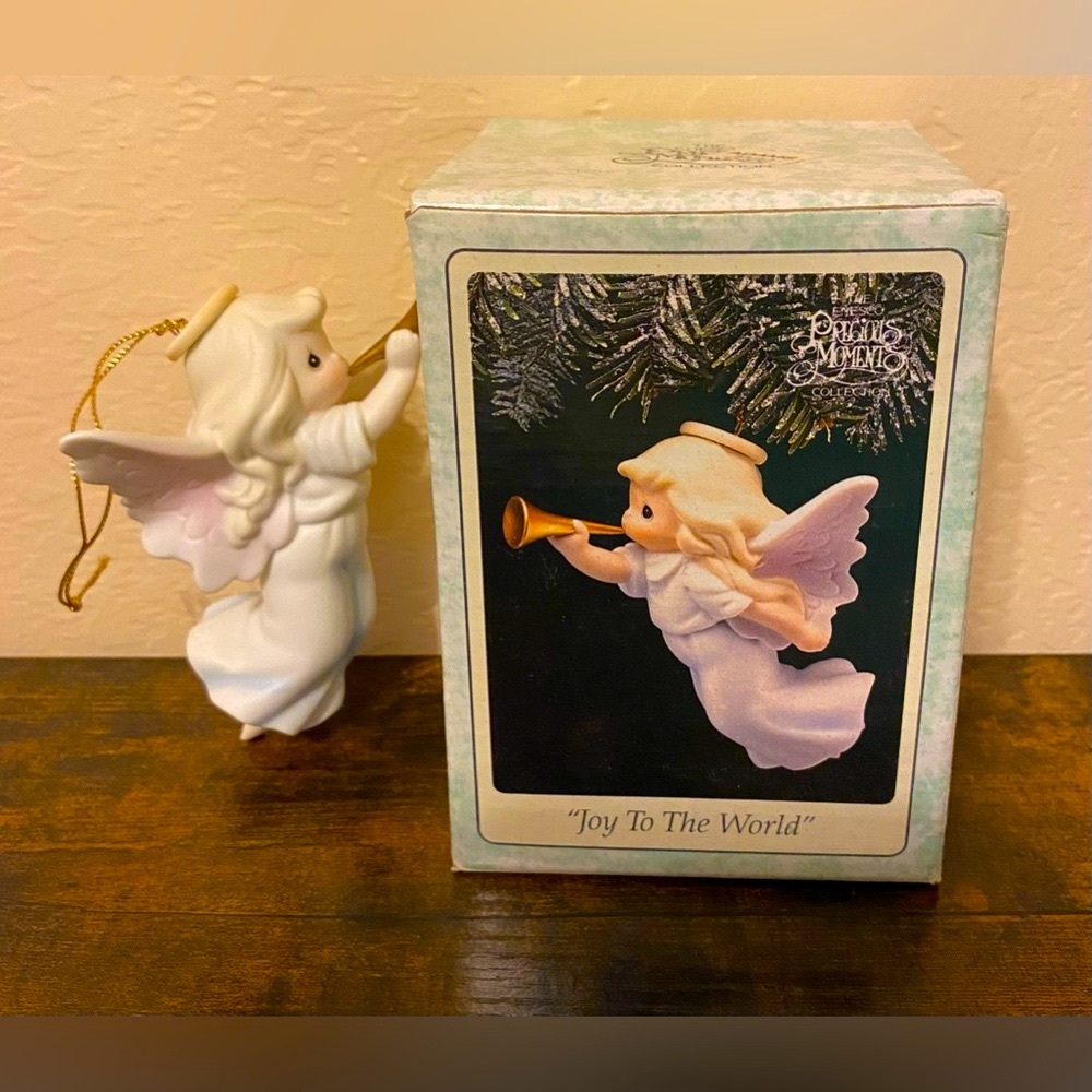 Precious Moments retired ornament. Artwork by the late Sam Butcher.